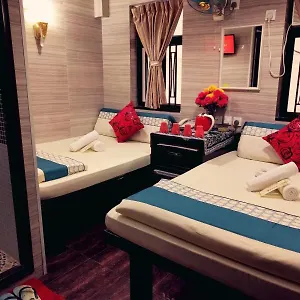 ゲストハウス First & Reception At 10th F, Block E